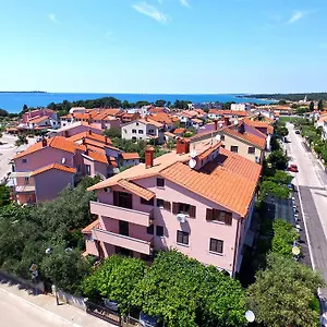 Apartment Mira 1293, Fažana