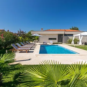 Villa Viviana Valbandon Heated Pool, Fažana